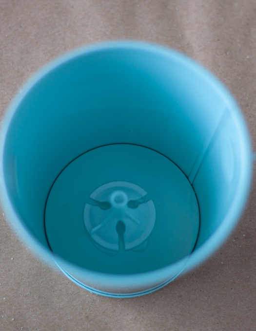 ballon sticks base glued in the bottom of  small blue bucket 